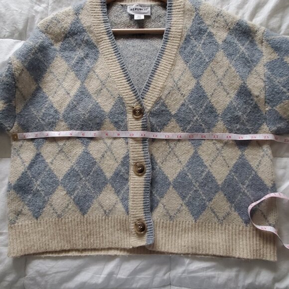 For The Republic Blue and Beige Argyle diamond pattern Cardigan SZ M - Picture 5 of 9